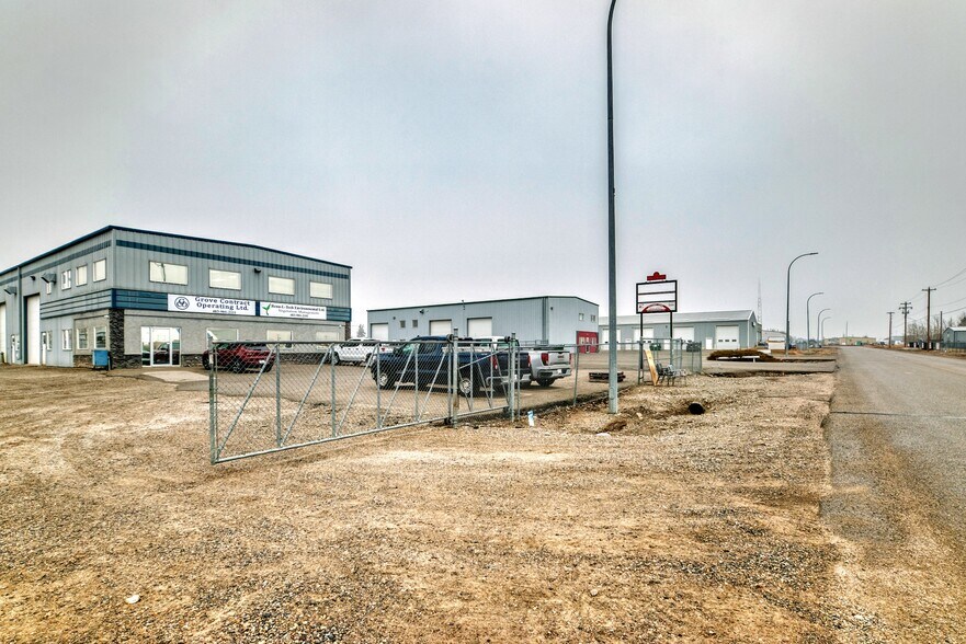 More Photos Of 116 Orchard Way, Strathmore Service For Lease