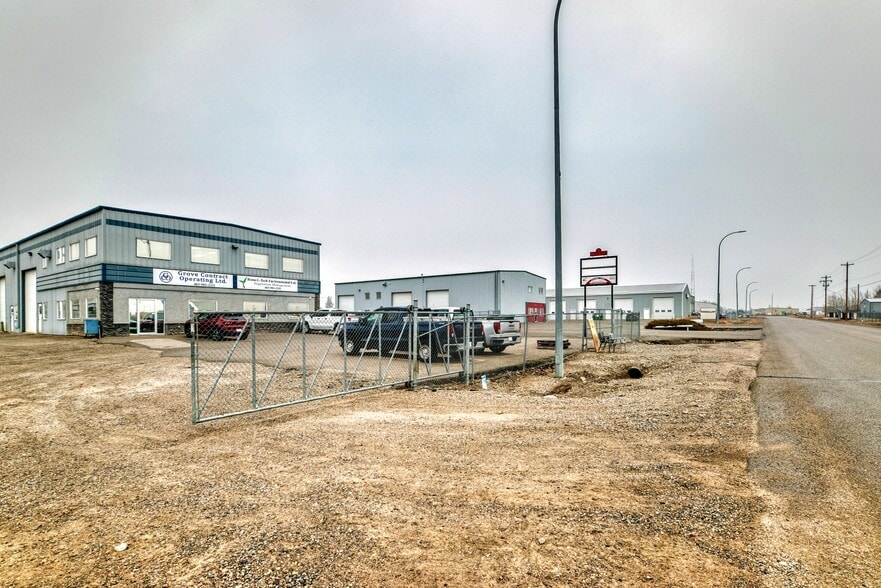 More Photos Of 116 Orchard Way, Strathmore Service For Lease