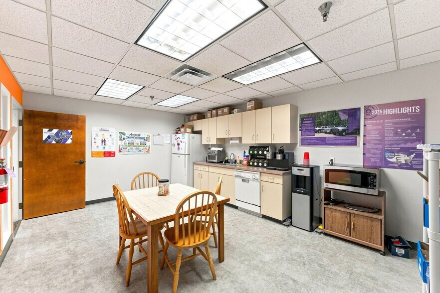More Photos Of 1365 Hamlet Ave, Clearwater Flex For Lease
