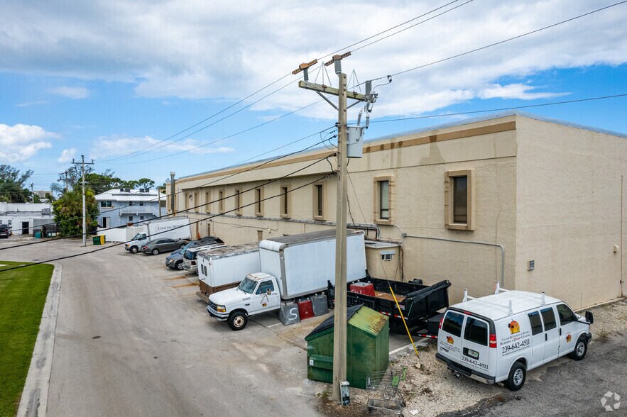 More Photos Of 547-575 E Elkcam Cir, Marco Island Storefront Retail Office For Lease