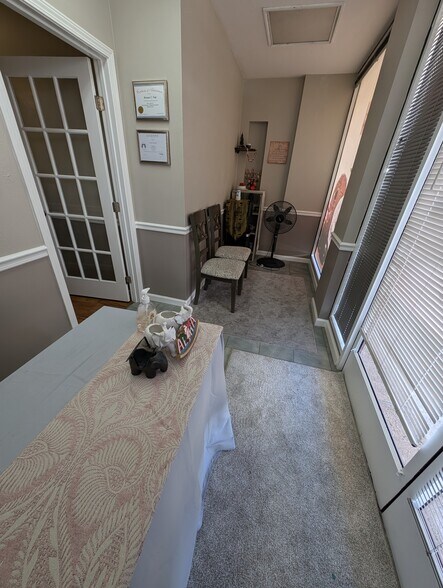 More Photos Of 2111 S Beretania St, Honolulu Storefront Retail Office For Lease