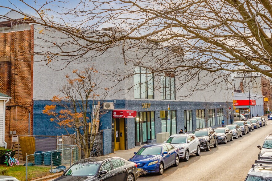 More Photos Of 975A E 13th St, Brooklyn Storefront Retail Office For Lease