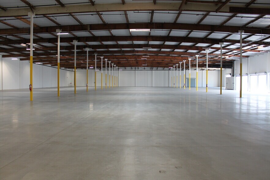 More Photos Of 2100 E 49th St, Vernon Warehouse For Lease