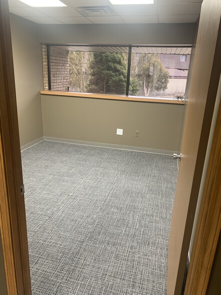 More Photos Of 25000 N River Rd, Harrison Township General Retail For Lease