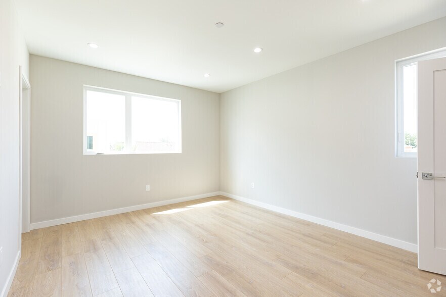 More Photos Of 2234 Crenshaw Blvd, Los Angeles Apartments For Sale