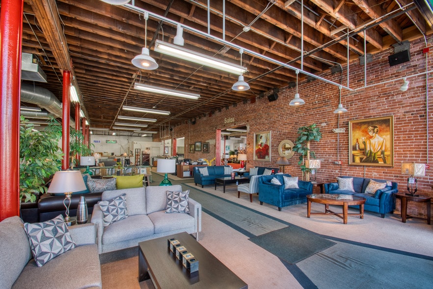 More Photos Of 400 E 4th St, Santa Ana General Retail For Lease