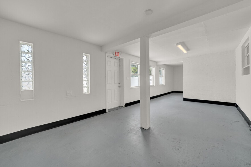 More Photos Of 311 E Commercial Blvd, Oakland Park Freestanding For Sale