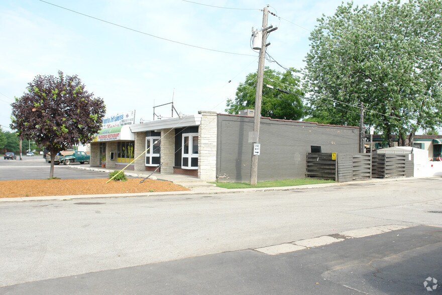 More Photos Of 4601-4607 W Lake St, Melrose Park Freestanding For Lease
