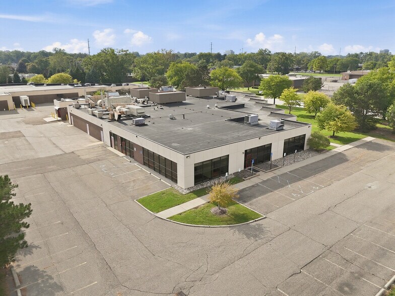 More Photos Of 15201 Mercantile Dr, Dearborn Light Manufacturing For Sale