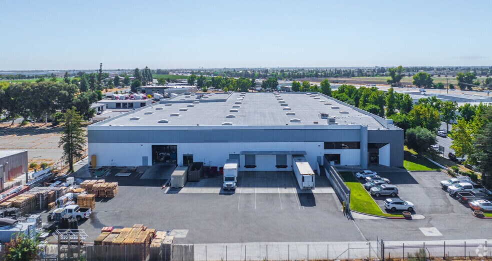 Primary Photo Of 1192 Vanderbilt Cir, Manteca Warehouse For Lease