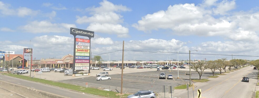 More Photos Of 126-190 Gateway, Beaumont Unknown For Lease