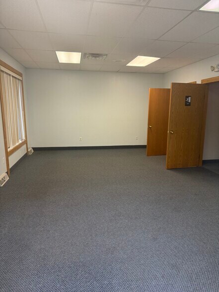 More Photos Of 1 Oxford Xing, New Hartford Medical For Lease