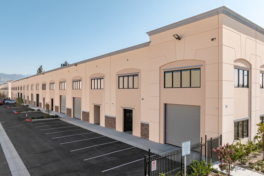 More Photos Of 1611 W San Bernardino Rd, West Covina Distribution For Lease