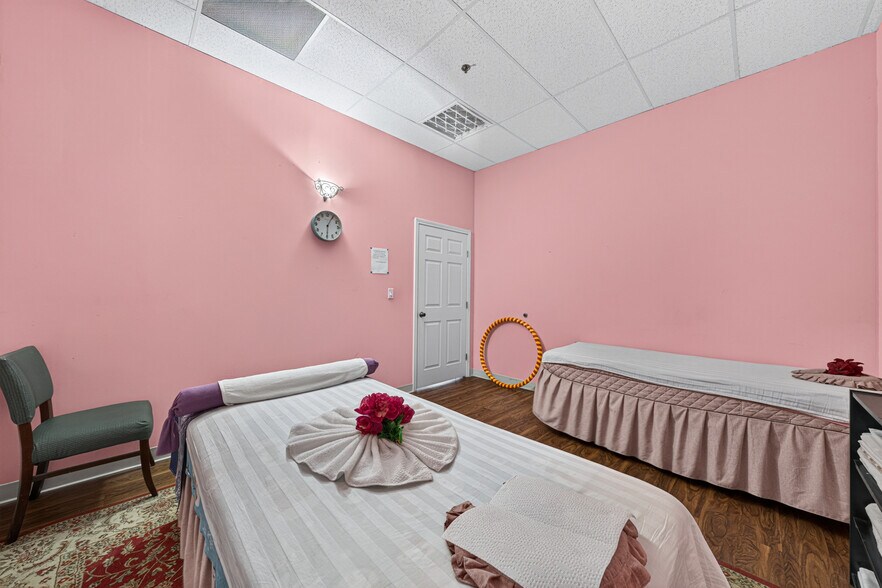 More Photos Of 12989 Bellaire Blvd, Houston Storefront For Sale