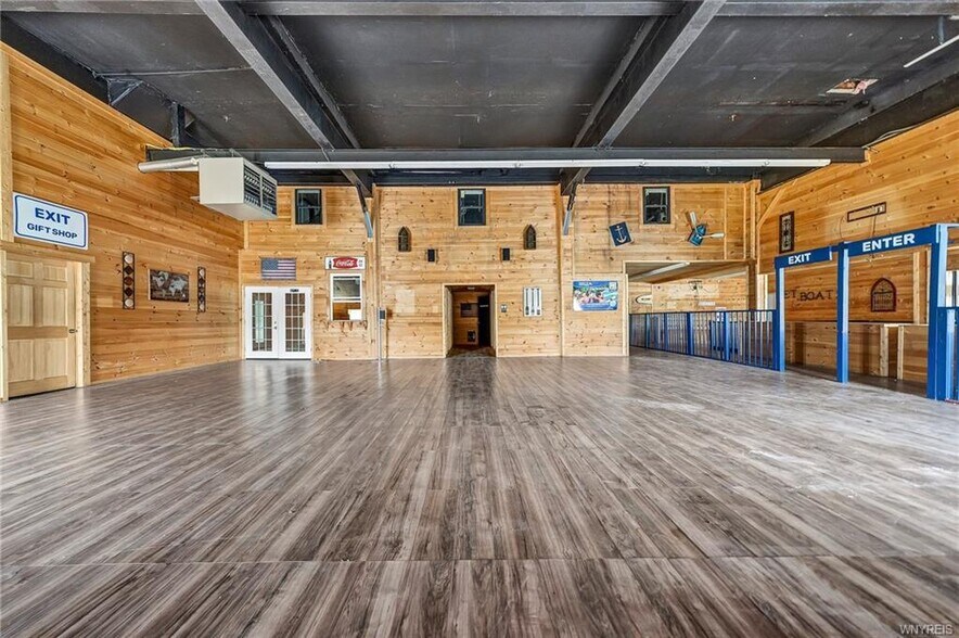 More Photos Of 555 Water St, Youngstown Marina For Sale