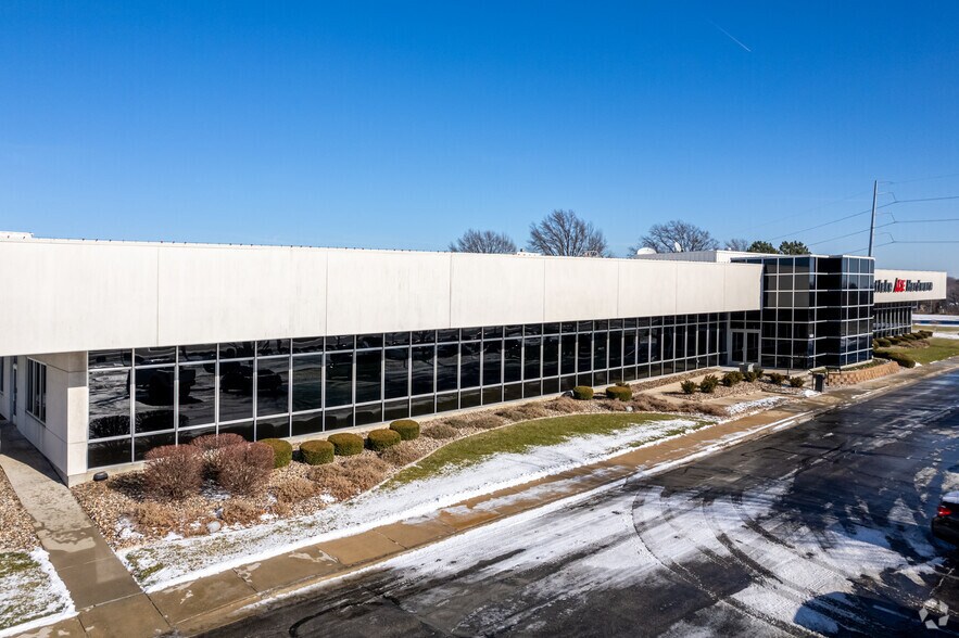 More Photos Of 14000 Marshall Dr, Lenexa Warehouse For Lease