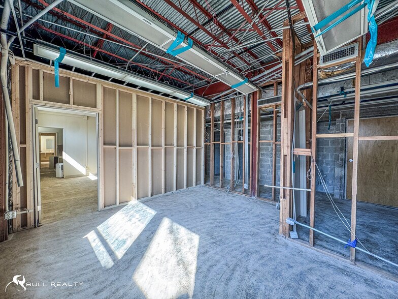 More Photos Of 35 W Church St, Jasper Office For Sale