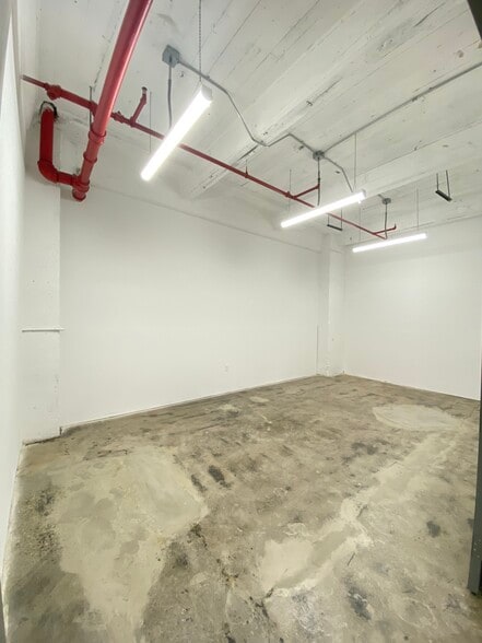 More Photos Of 901 E 31st St, Los Angeles Manufacturing For Lease