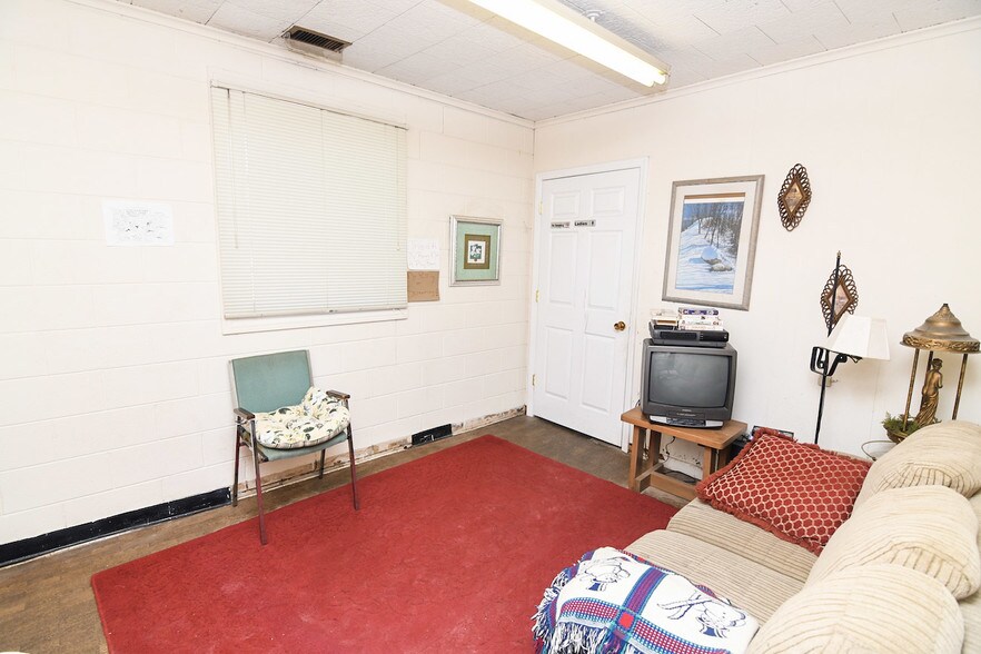 More Photos Of 106 W North Railroad St, Four Oaks Storefront For Sale