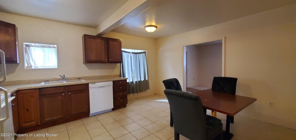 More Photos Of 28 E Main St, Halliday Specialty For Sale