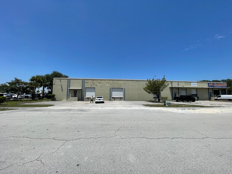 More Photos Of 4000 N 28th Ter, Hollywood Warehouse For Lease