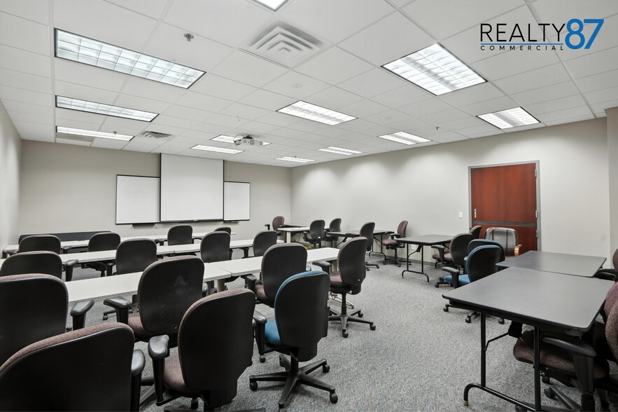 More Photos Of 4050 River Center Ct NE, Cedar Rapids Office For Lease