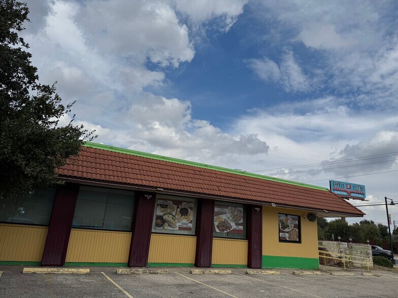 More Photos Of 315 N Bell Blvd, Cedar Park Restaurant For Lease