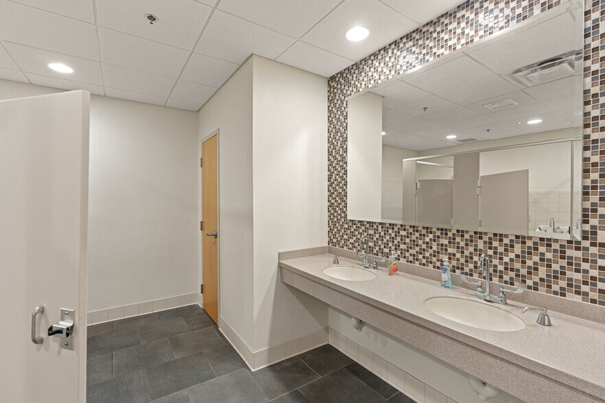 More Photos Of 45 Eglin Pky, Fort Walton Beach Medical For Lease