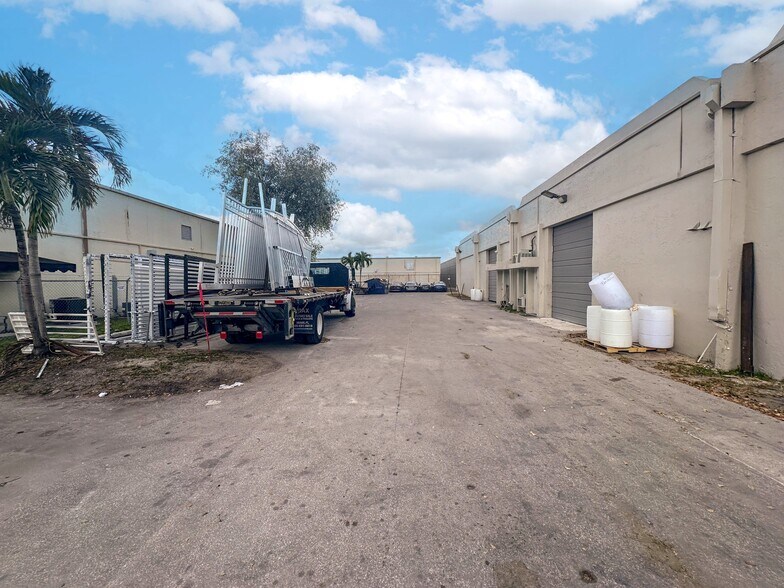 More Photos Of 14080-14118 SW 139th Ct, Miami Light Manufacturing For Sale