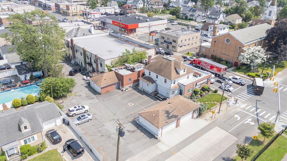 More Photos Of 73 W Merrick Rd, Valley Stream Veterinarian Kennel For Sale