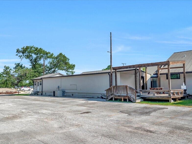 More Photos Of 1702 E Denman Ave, Lufkin Medical For Lease
