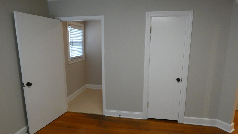 More Photos Of 2911 Middle Tennessee Blvd, Murfreesboro Office Residential For Lease