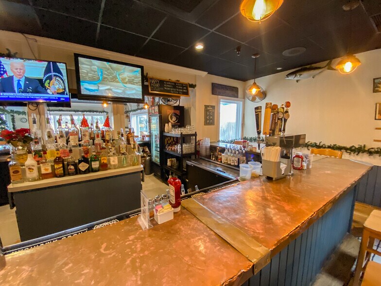 More Photos Of 14442 Solomons Island Rd, Solomons Restaurant For Lease