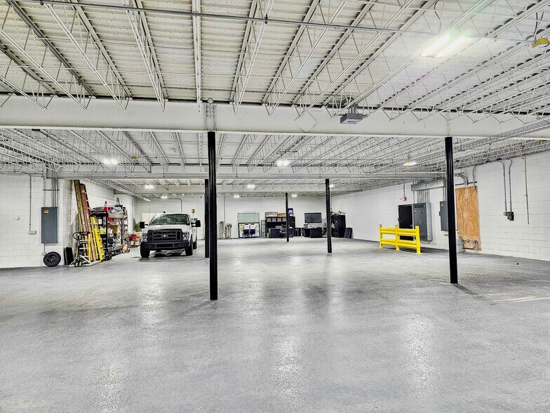 More Photos Of 1120 N Blairs Bridge Rd, Lithia Springs Showroom For Sale