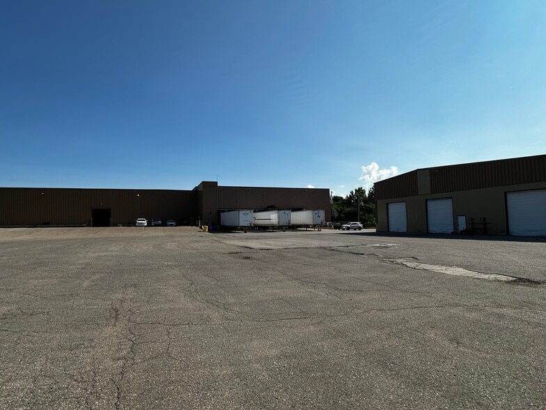 Primary Photo Of 1611 James P Cole Blvd, Flint Manufacturing For Lease