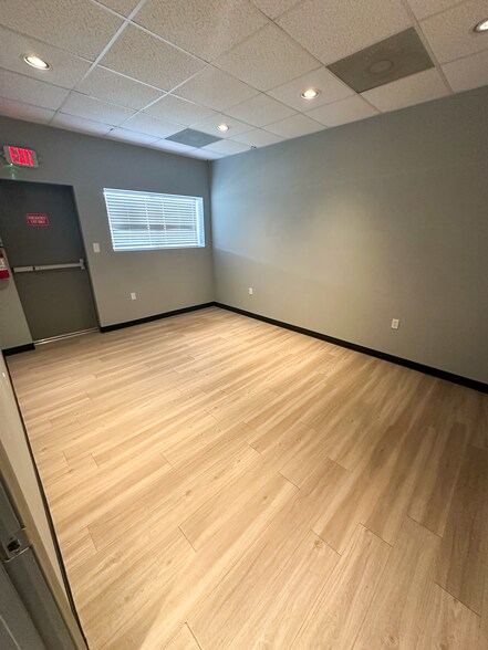 More Photos Of 21161 Blair Rd, Conroe Warehouse For Lease