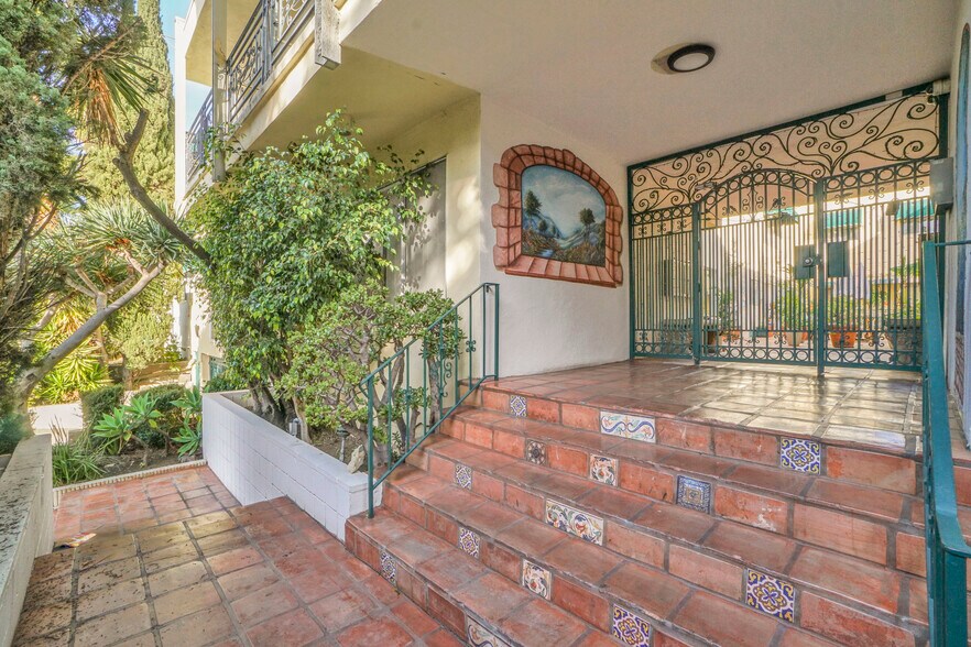 More Photos Of 540 N Orlando Ave, Los Angeles Apartments For Sale