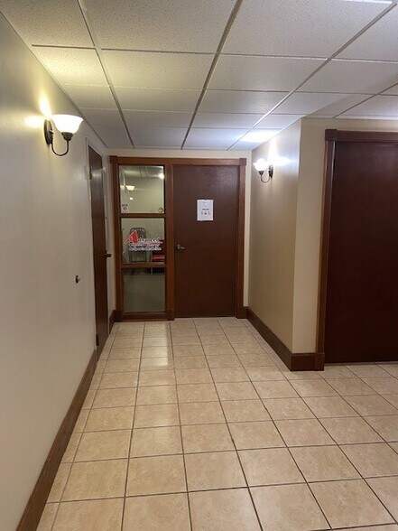 More Photos Of 145 N Commercial St, Neenah Office For Lease