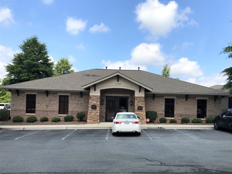 More Photos Of 1230 Mann Dr, Matthews Medical For Sale