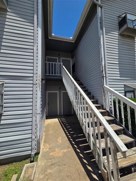 Primary Photo Of 2423 W Slaughter Ln, Austin Multifamily For Sale