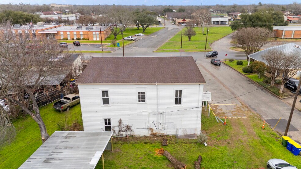More Photos Of 901 N Saint Joseph St, Gonzales Office For Sale