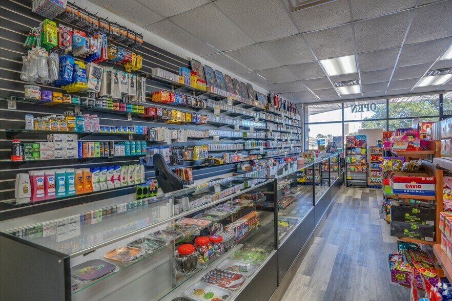 More Photos Of 17100-17114 S Park Ave, South Holland Storefront Retail Office For Lease