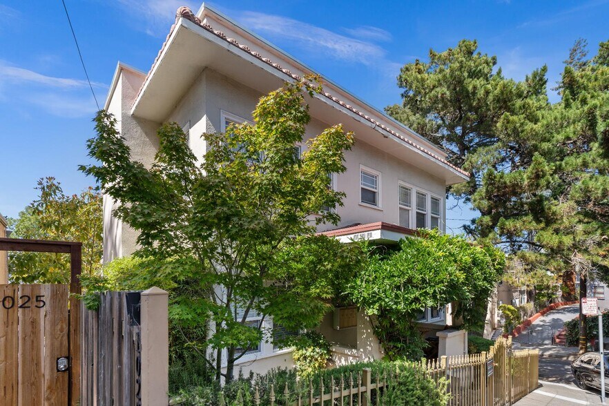 More Photos Of 1019 E 33rd St, Oakland Apartments For Sale