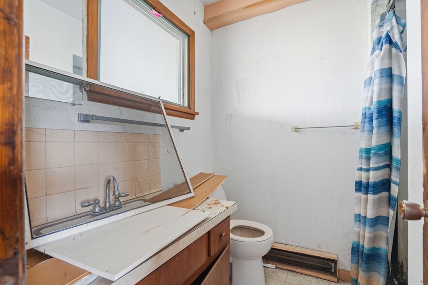 More Photos Of 1209 5th St, Tama Hotel For Sale