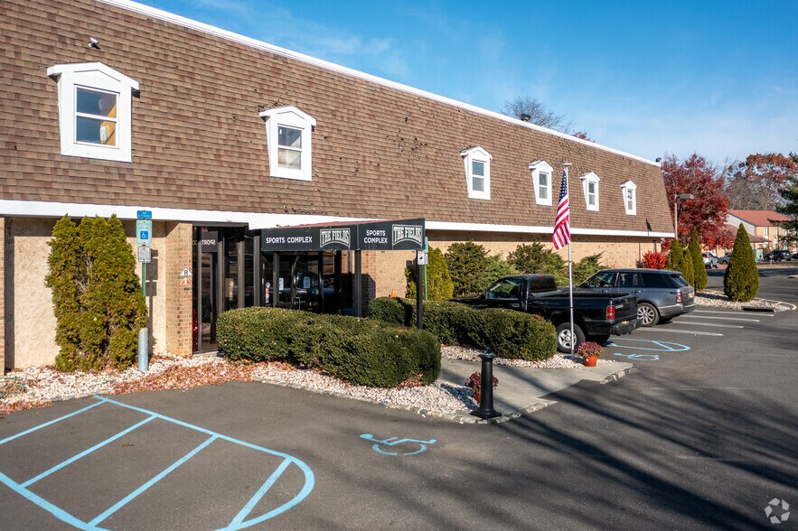 More Photos Of 8 Cornwall Ct, East Brunswick Freestanding For Lease