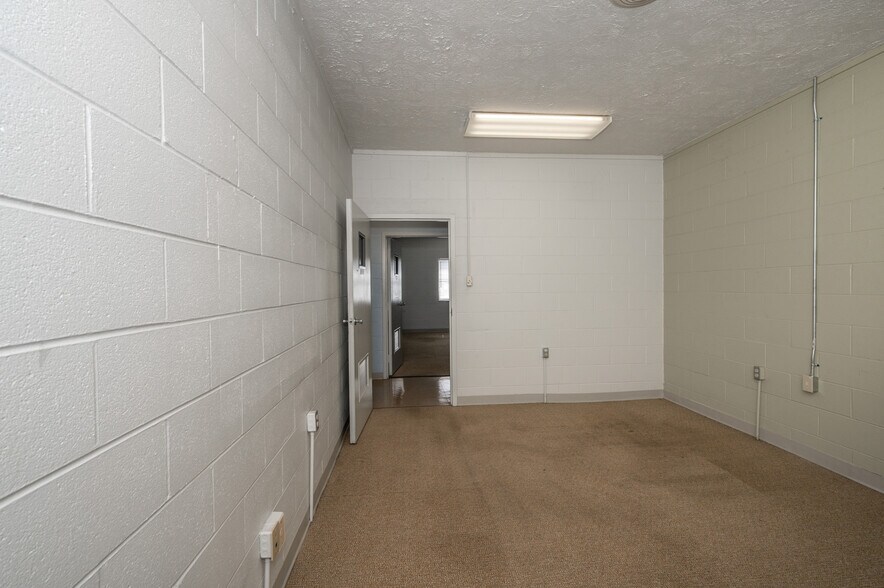 More Photos Of 2918 Price Ave, Cincinnati Office For Lease