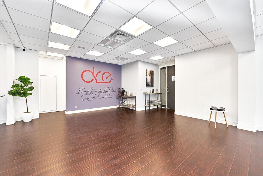 More Photos Of 220-228 N Canon Dr, Beverly Hills Loft Creative Space For Lease