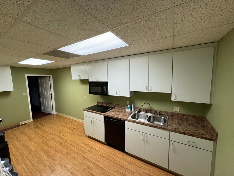 More Photos Of 3600 S Oates St, Dothan General Retail For Lease