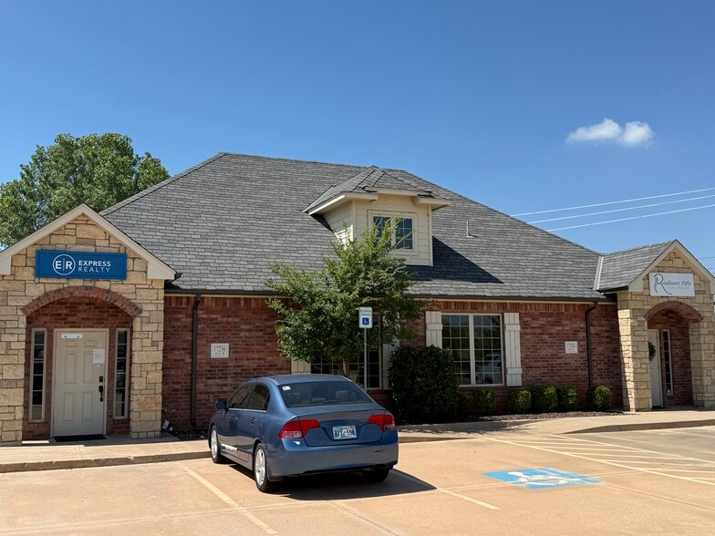 Primary Photo Of 17236 N May Ave, Edmond Office For Sale