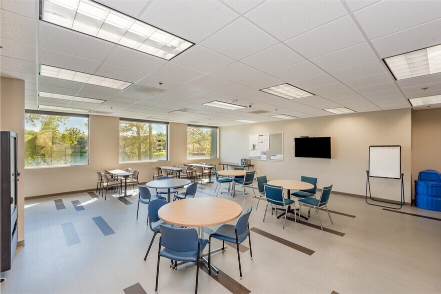 More Photos Of 7825 Baymeadows Way, Jacksonville Office For Sale
